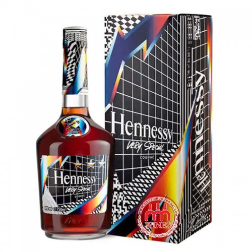 Hennessy VS Limited Edition BY FELIPE PANTONE