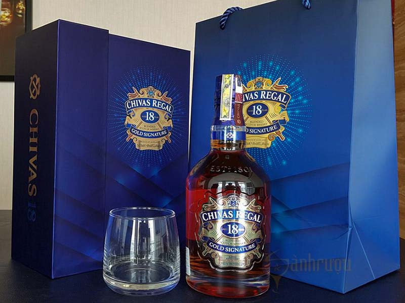 CHAI RƯỢU CHIVAS 15 NĂM VỚI HƯƠNG VỊ PHỨC HỢP VÀ NỐT HƯƠNG VANI DỊU DÀNG