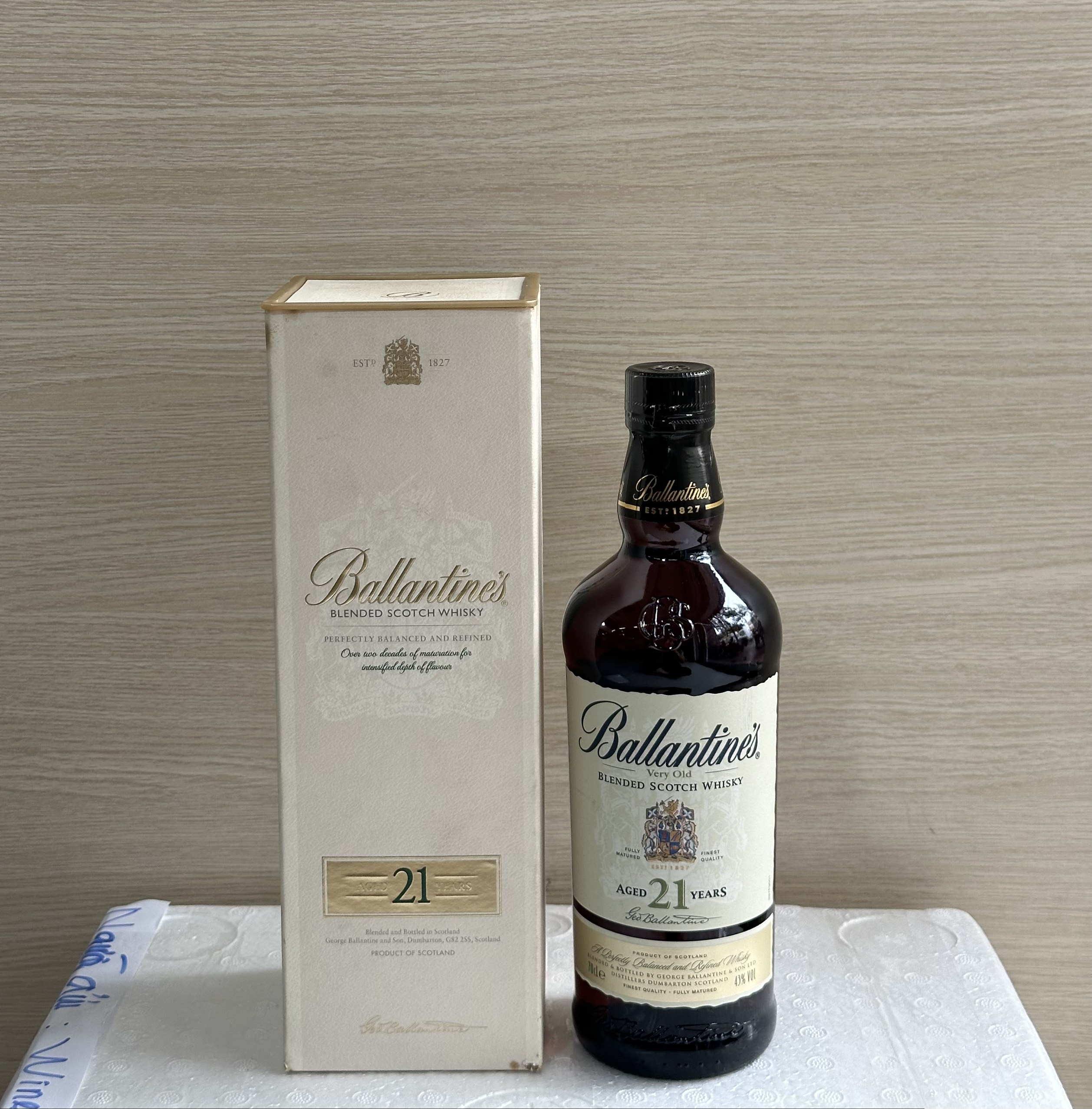 RƯỢU BALLANTINES 21 NĂM XÁCH TAY TỪ THỊ TRƯỜNG MIỄN THUẾ